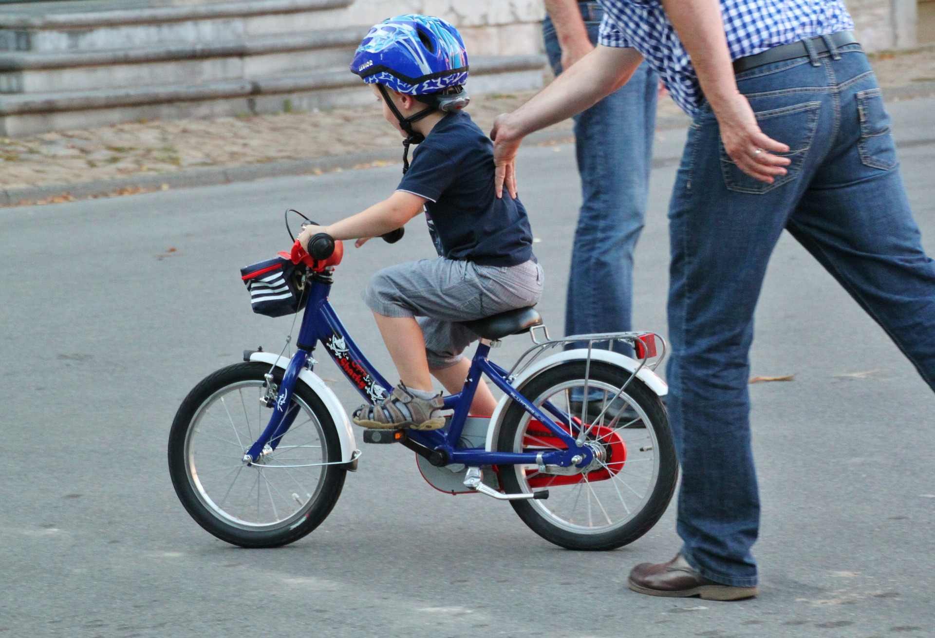 Teaching children to clearance ride